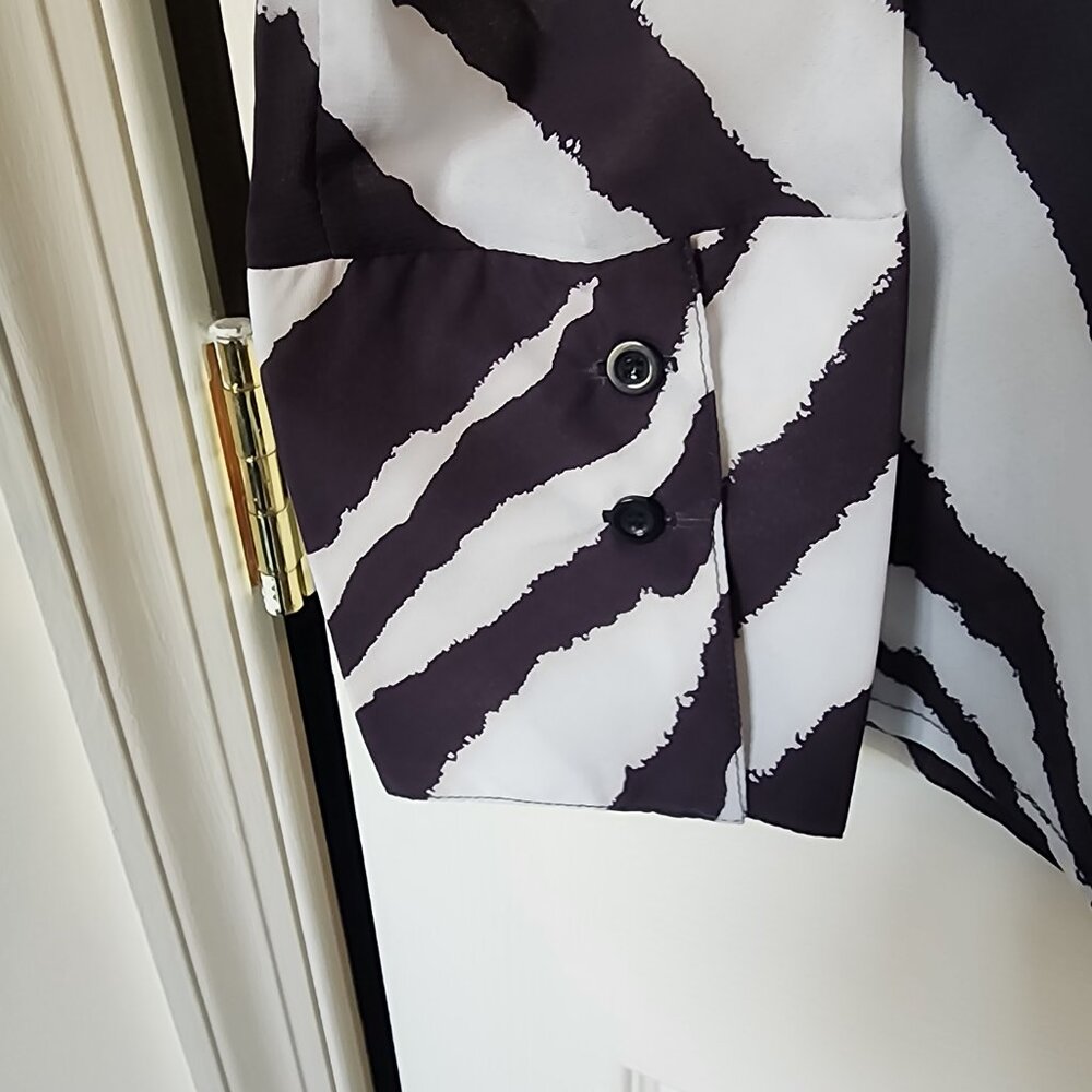PrettyLittleThing Monochrome Zebra Print Blouse | Size 12 - Picture 5 of 5